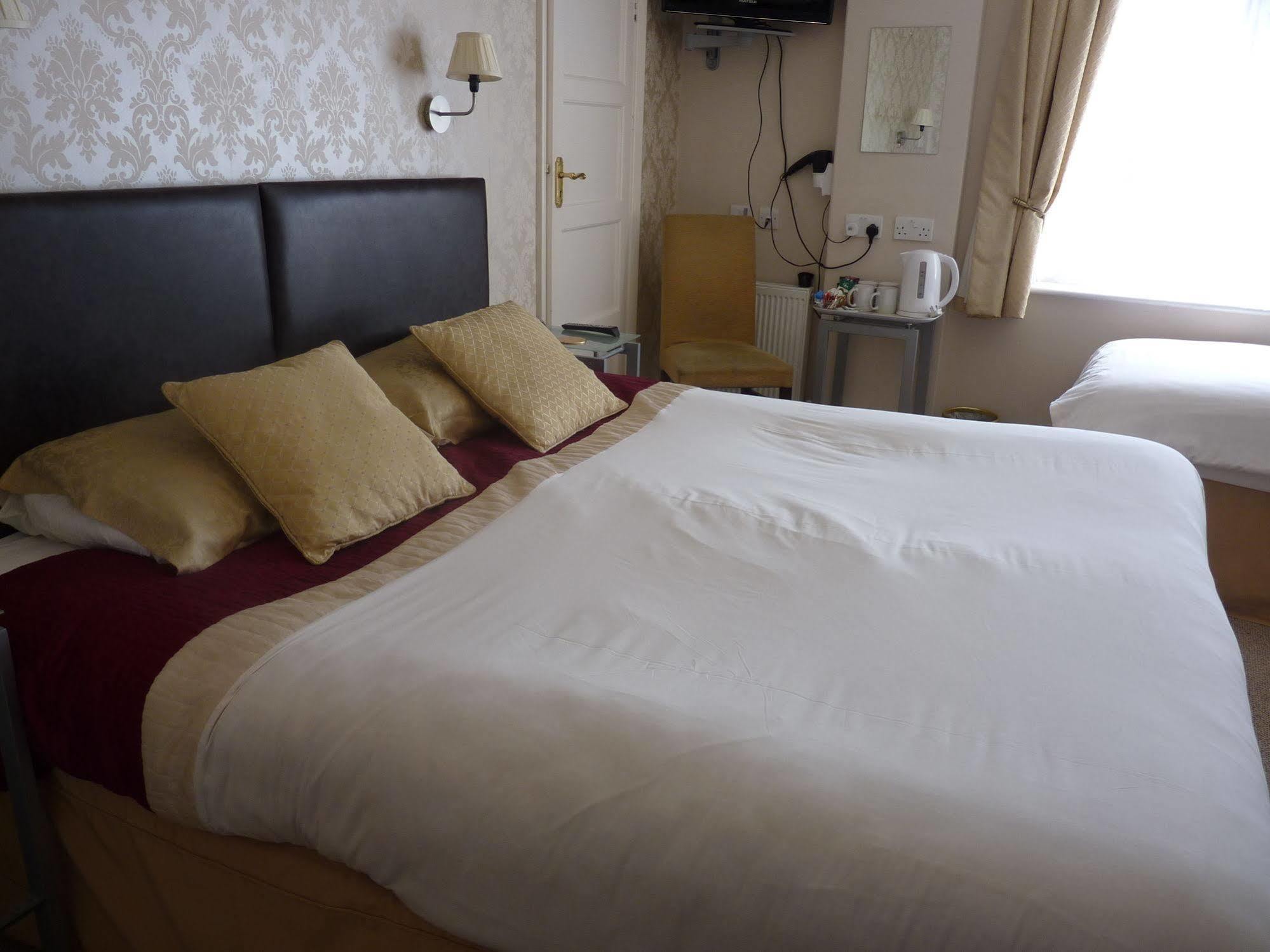 Newport Quay Bed and Breakfast Exteriör bild