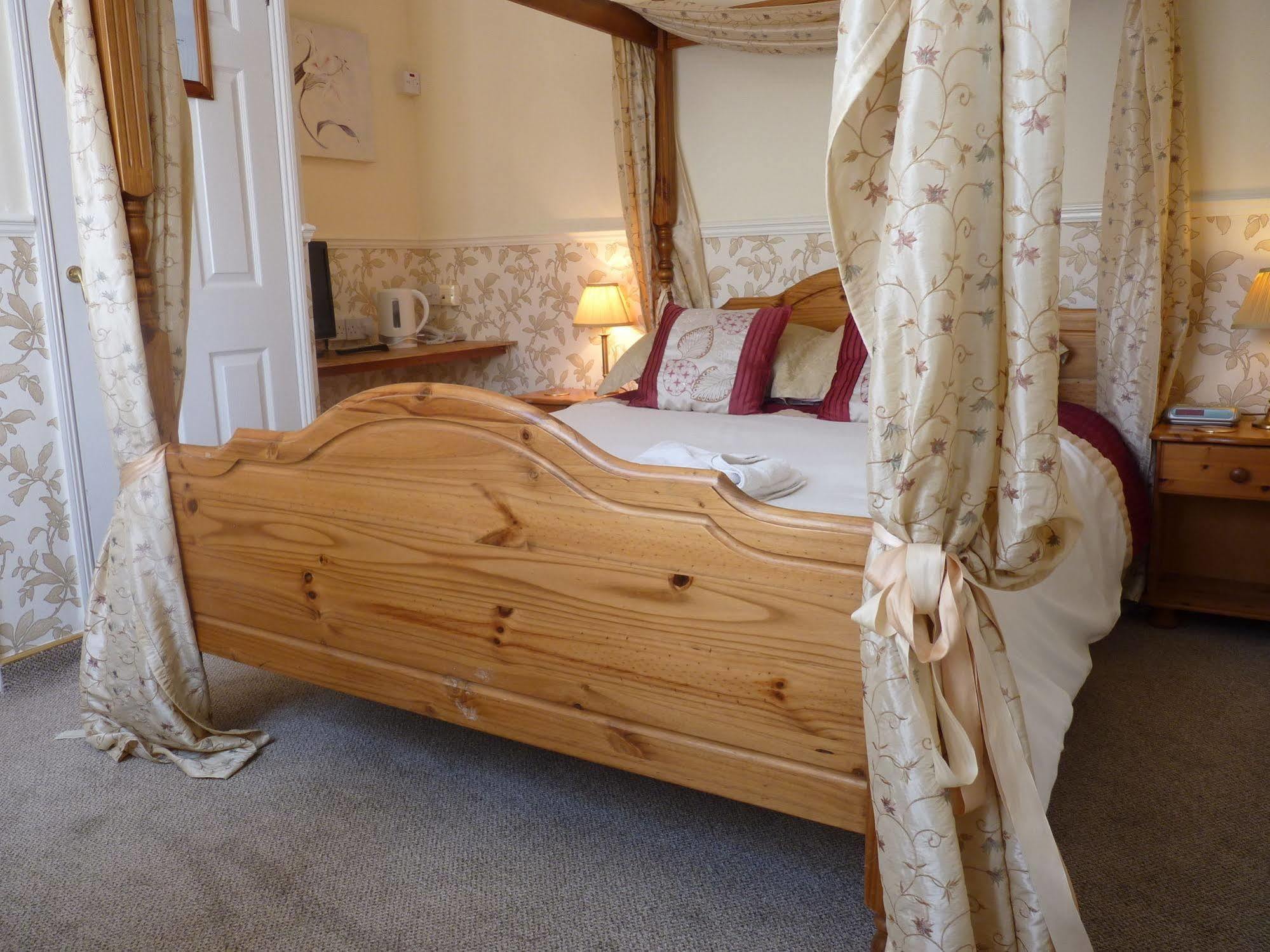 Newport Quay Bed and Breakfast Exteriör bild