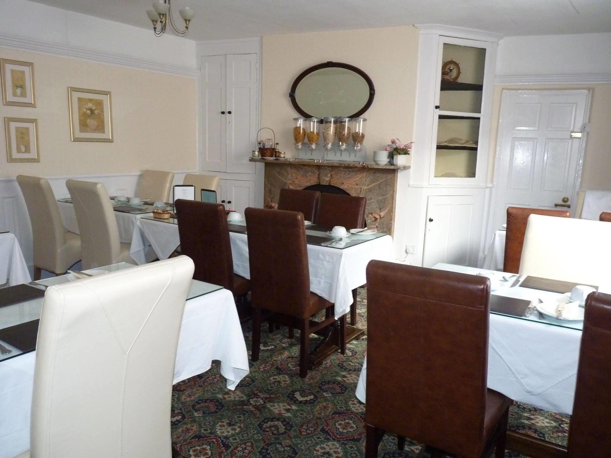 Newport Quay Bed and Breakfast Exteriör bild